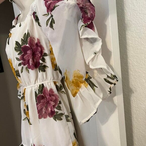 Love Ari Floral Ruffle Off Shoulder Romper Size Medium - Picture 4 of 7